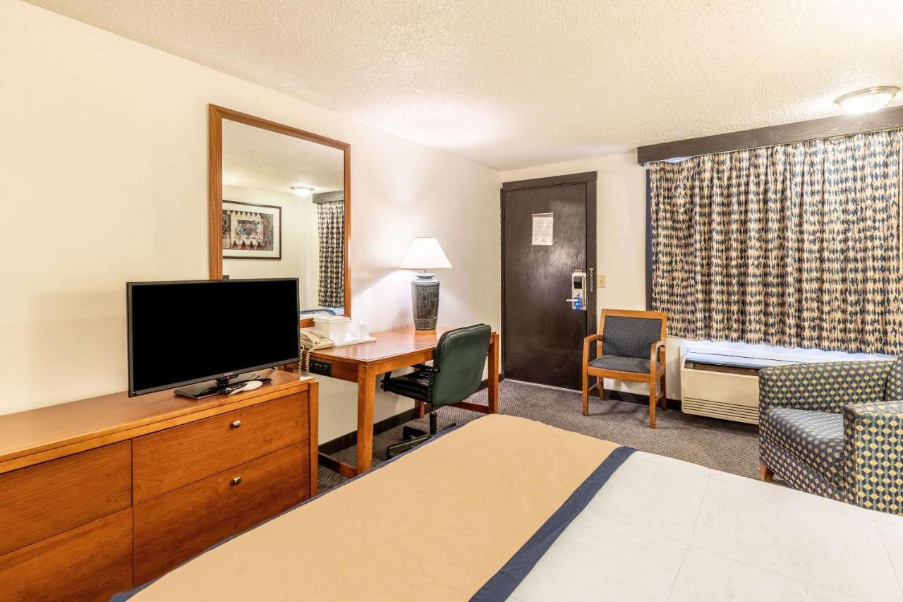 Value Inn Kenosha I-94 - Exit 344 Плезънт Преъри Екстериор снимка