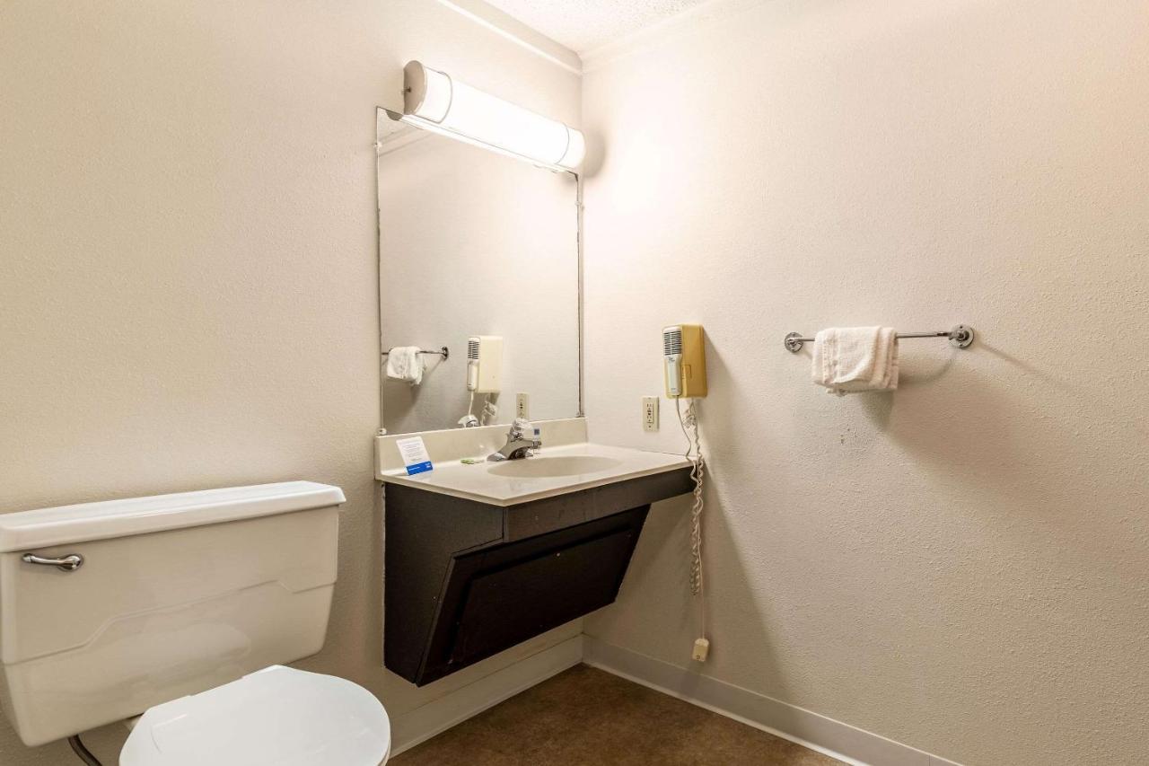 Value Inn Kenosha I-94 - Exit 344 Плезънт Преъри Екстериор снимка